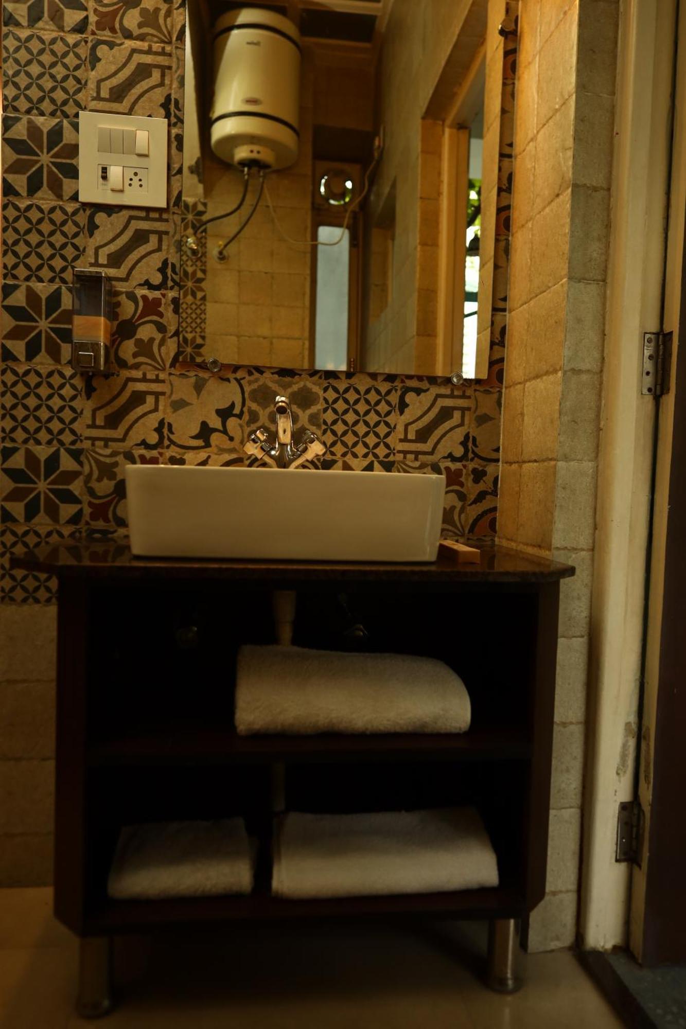 The Bougainvillea Bed & Breakfast Amritsar Bagian luar foto
